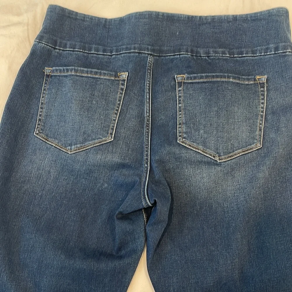Lee | slim fit slim leg mid rise sculpting pull on jeans Sz 16 short